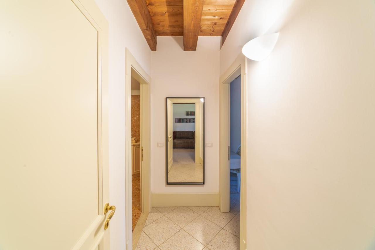Youatmolino Canal View Apartment البندقية المظهر الخارجي الصورة